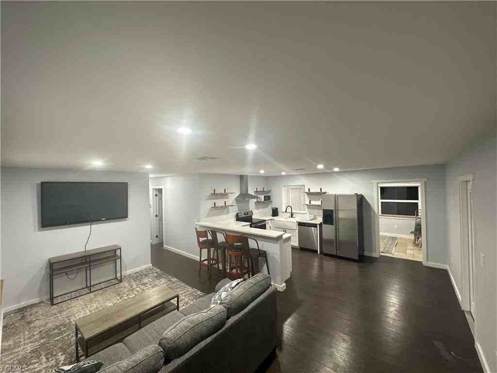 2323 Clifford St - Photo 2 of 8