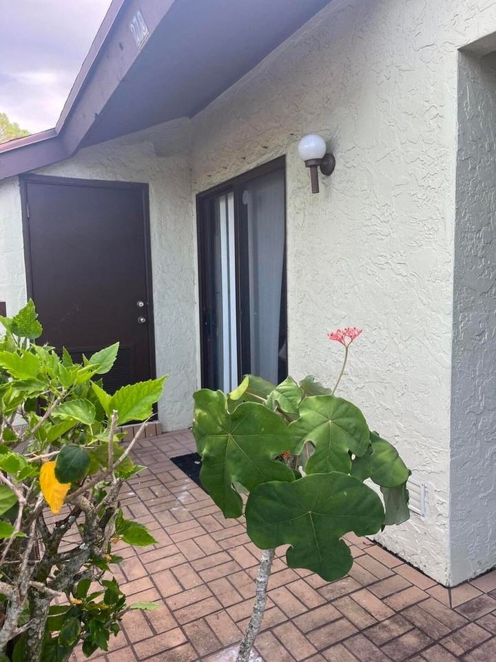 270 Beaver Dam Ct - Photo 3 of 6