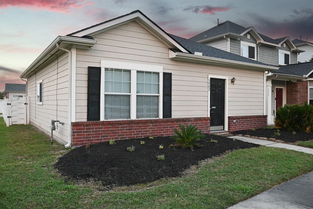 3902 Mossy Place Ln - Photo 2 of 29