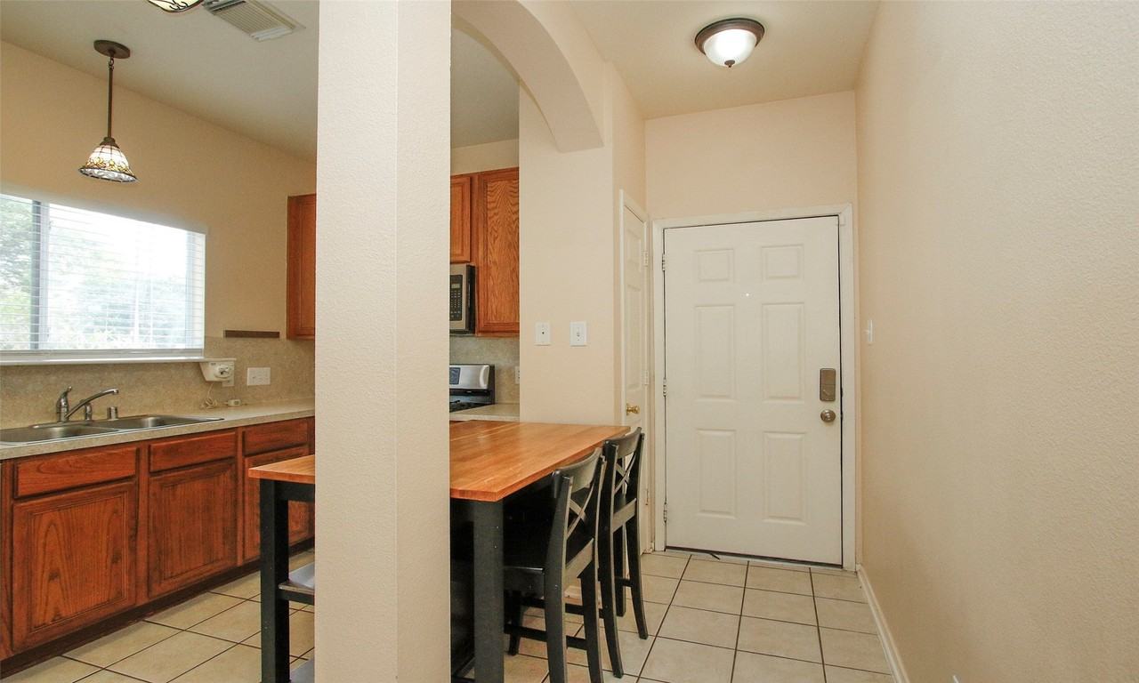 3902 Mossy Place Ln - Photo 5 of 29