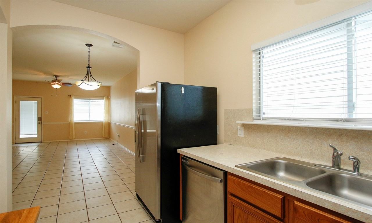 3902 Mossy Place Ln - Photo 6 of 29