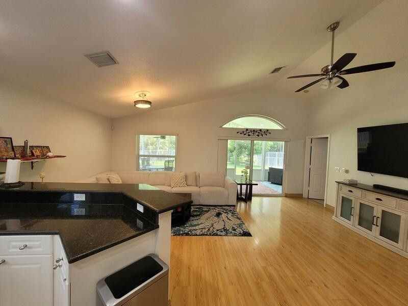 10674 Oak Bend Way - Photo 4 of 17