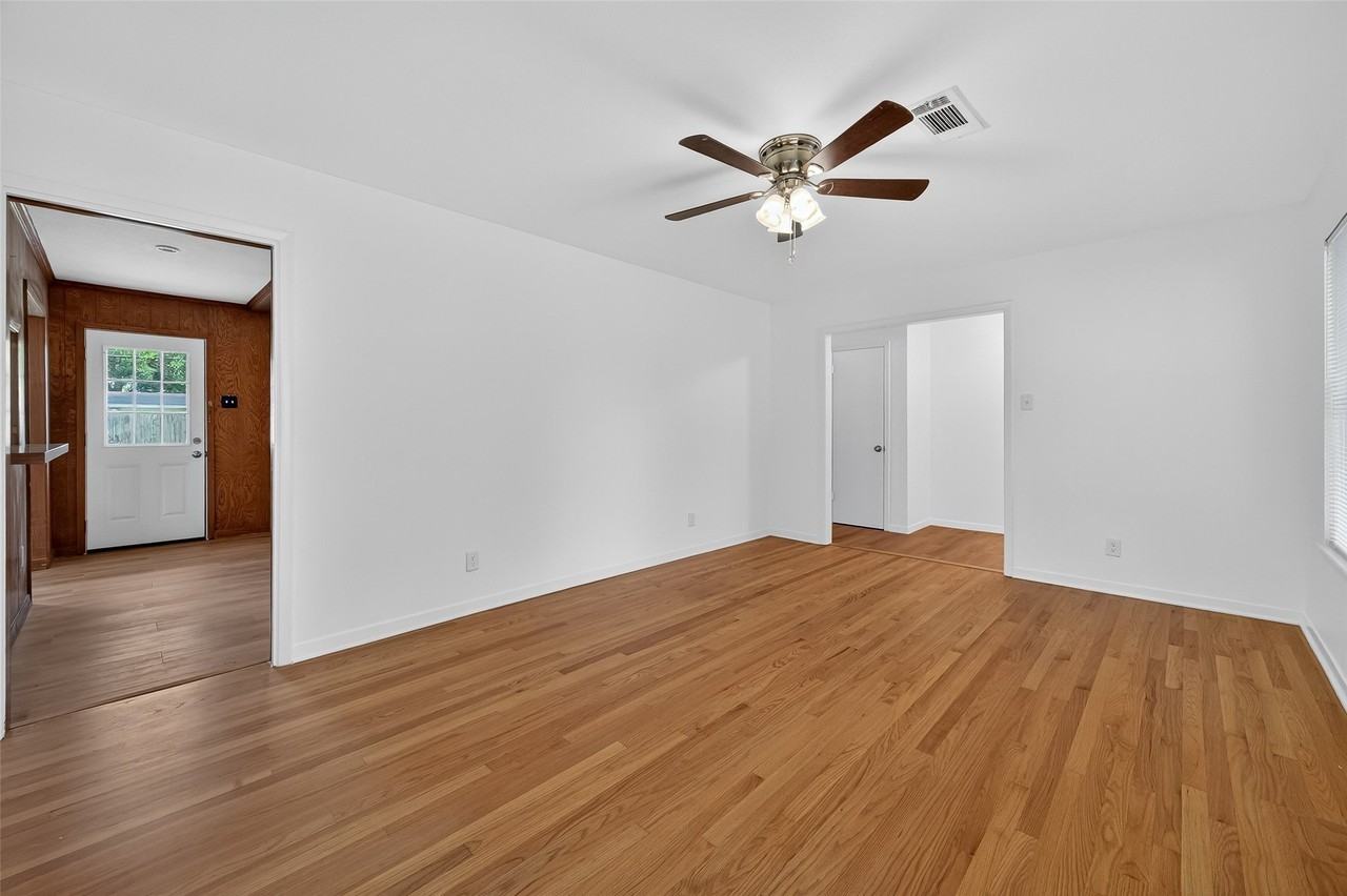 8210 Edgemoor Dr - Photo 6 of 35