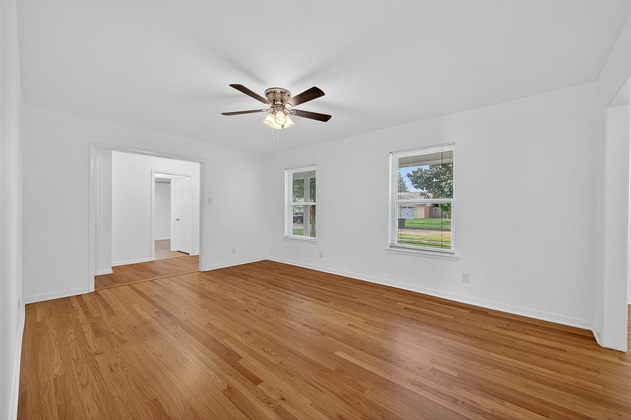 8210 Edgemoor Dr - Photo 7 of 35