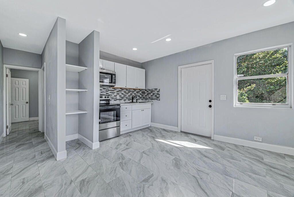 723 21st Street - Photo 2 of 5