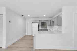 1005 Sw 3rd Way - Photo 1 of 1