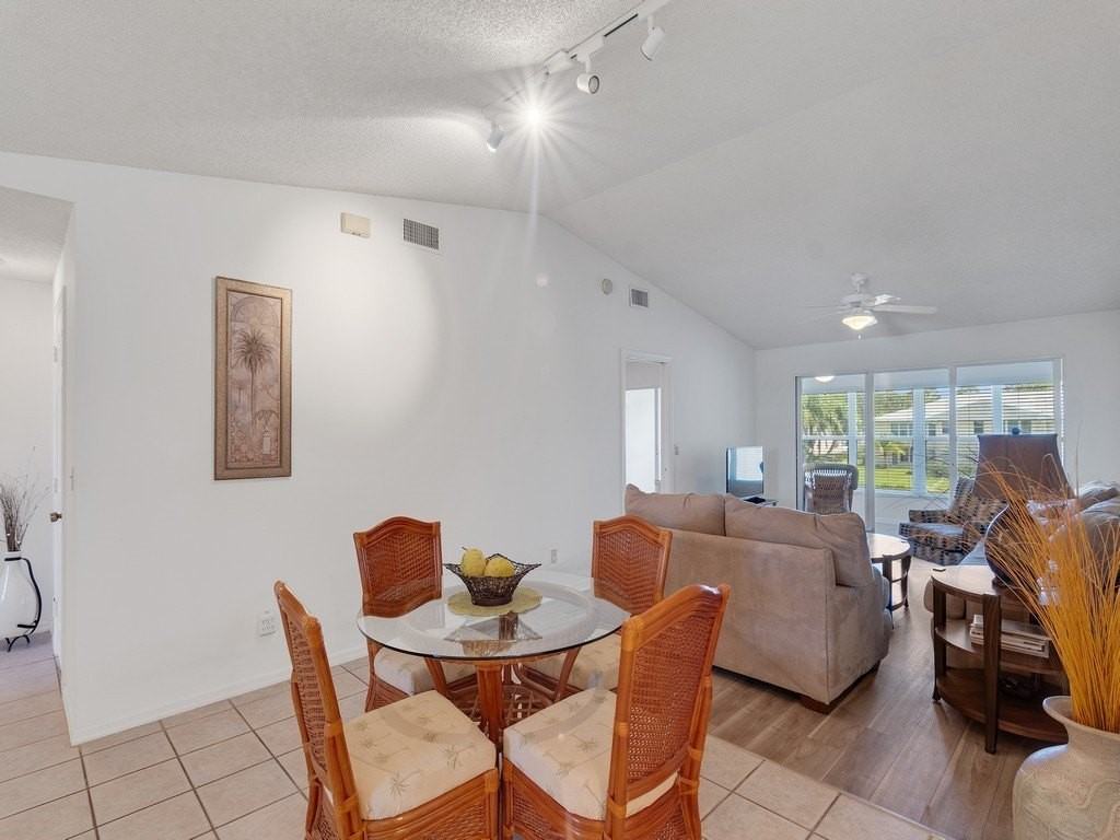 655 W Lake Jasmine Cir Apt 207 #207 - Photo 6 of 36