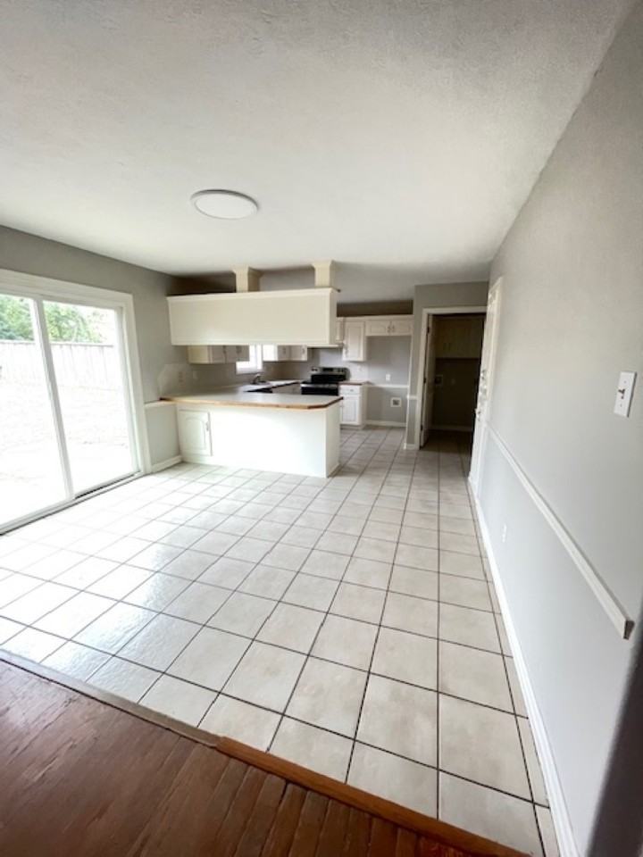 19 Azalea Dr - Photo 4 of 13