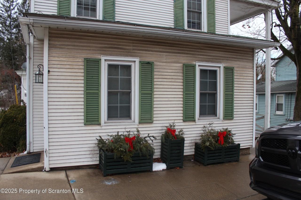 105 College Ave - Photo 3 of 24