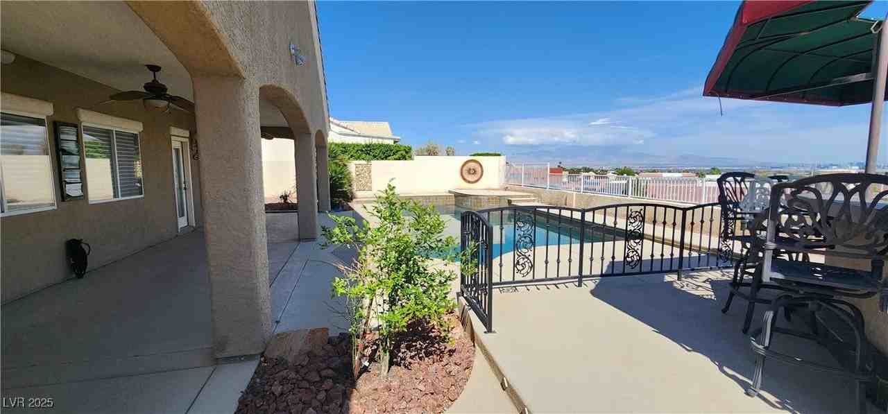 2560 Deer Season Street - Photo 4 of 20