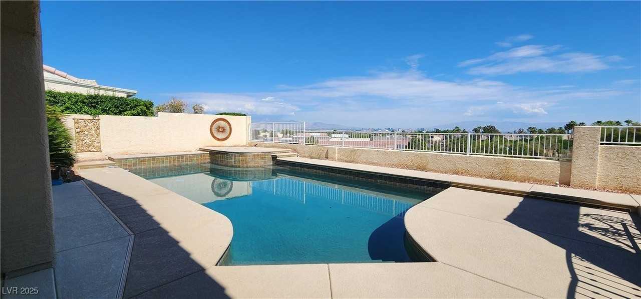 2560 Deer Season Street - Photo 5 of 20