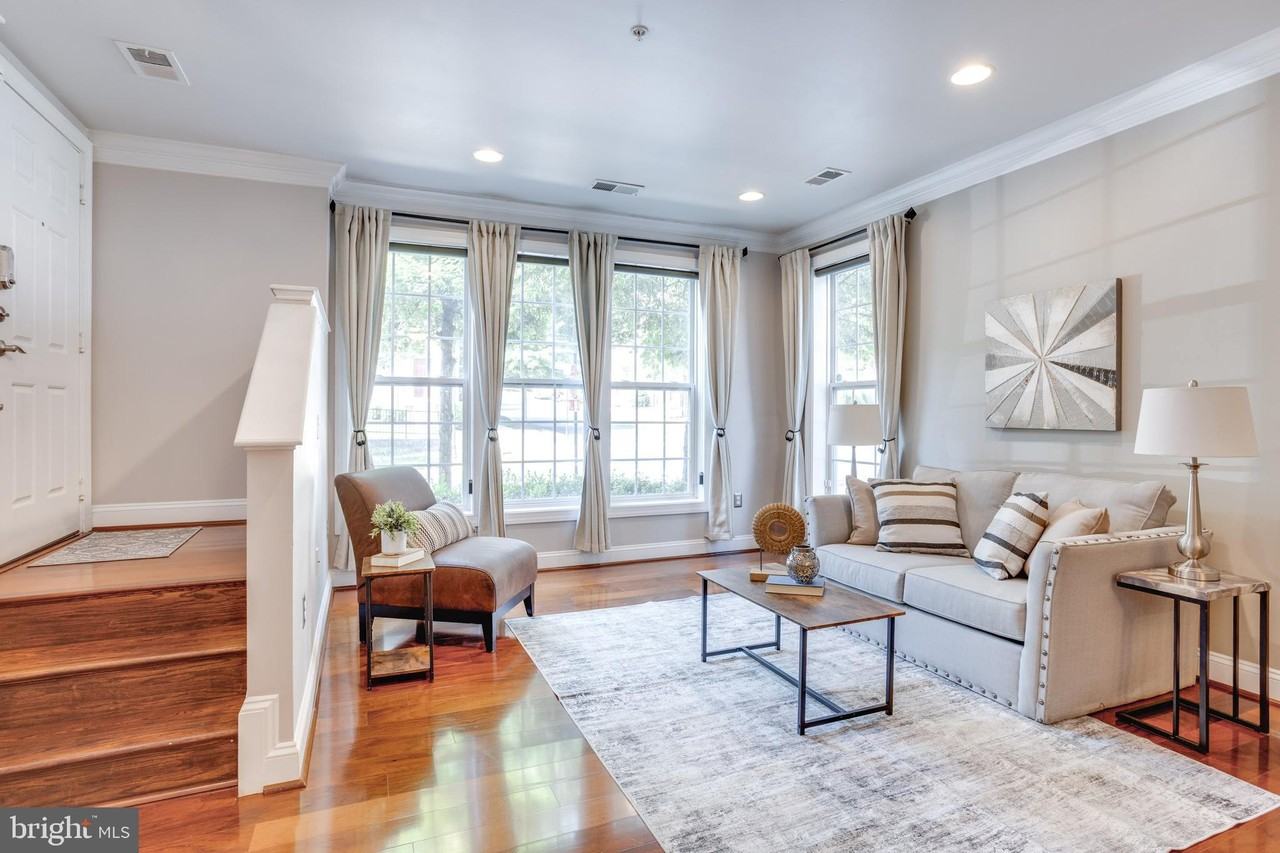 2322 Merseyside Dr - Photo 4 of 48