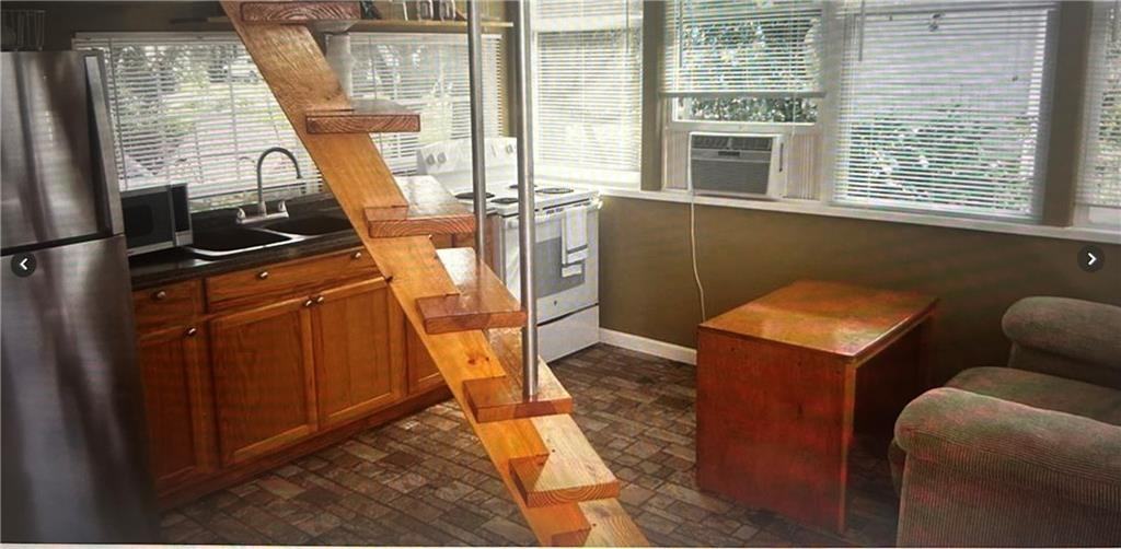 6229 Waldo Dr ##B - Photo 3 of 9