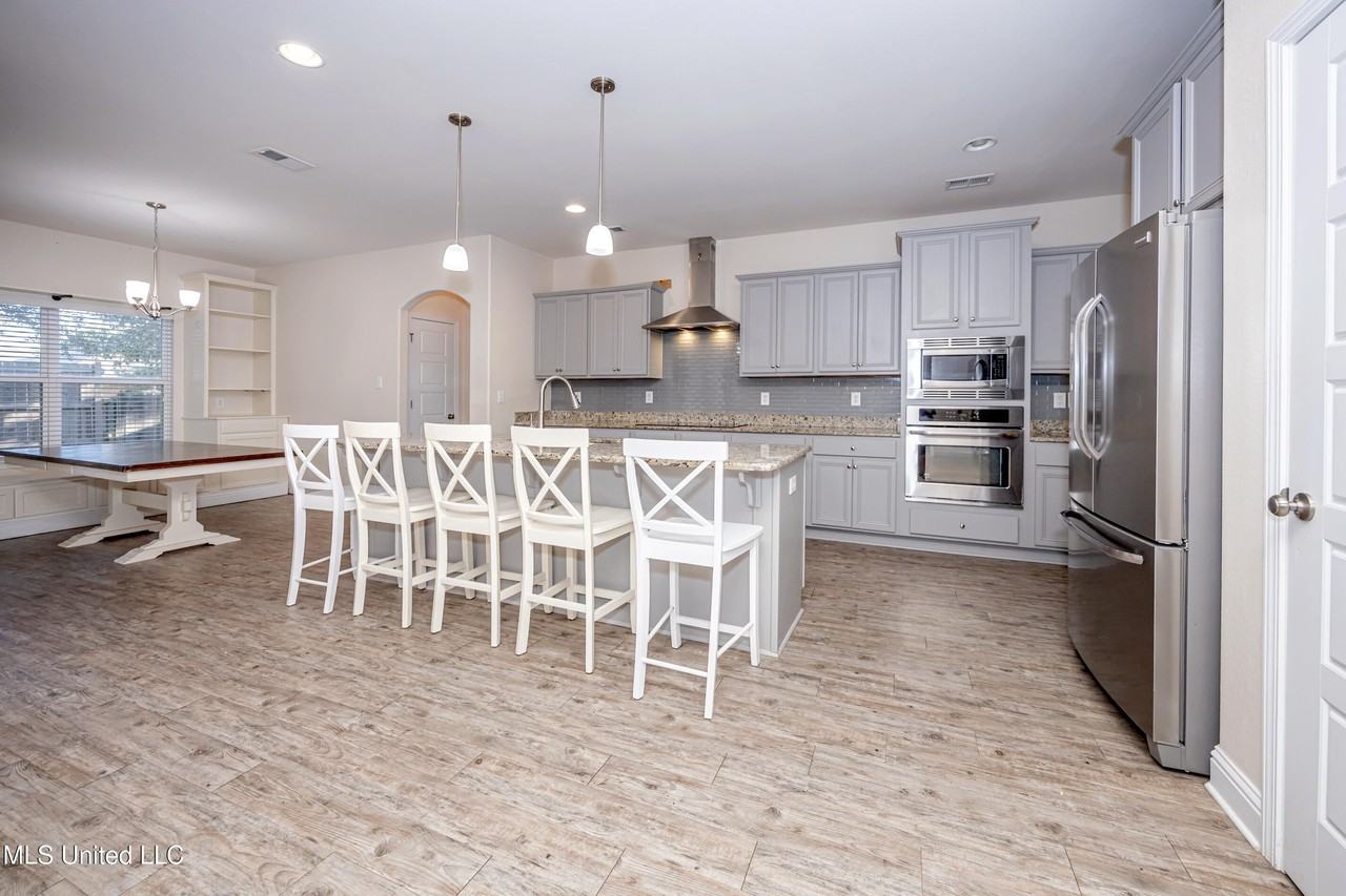 1013 Silverbell Cv - Photo 3 of 50