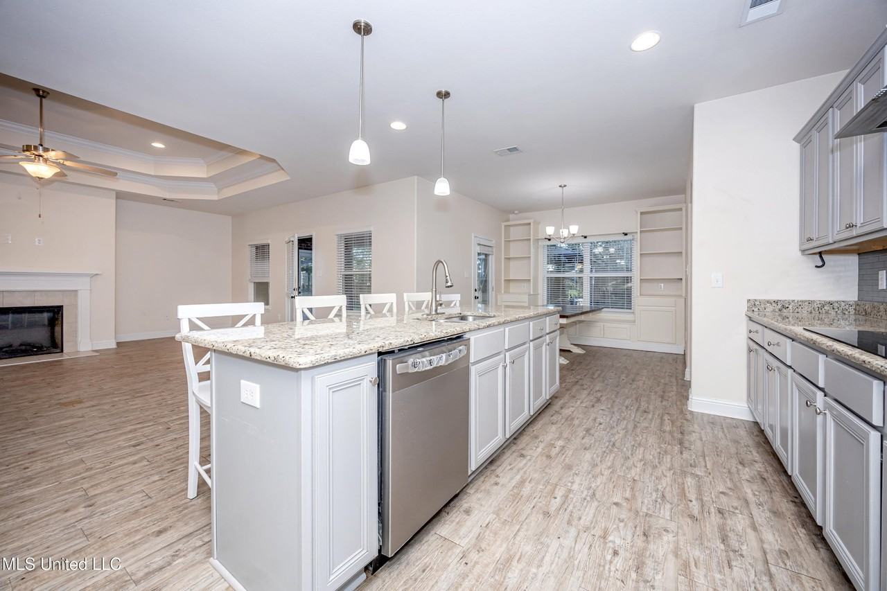 1013 Silverbell Cv - Photo 4 of 50