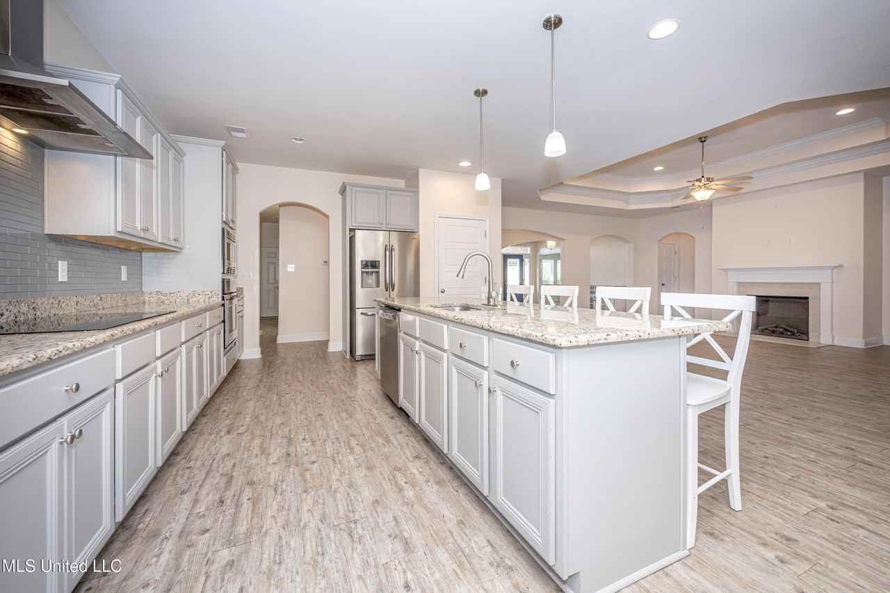 1013 Silverbell Cv - Photo 5 of 50