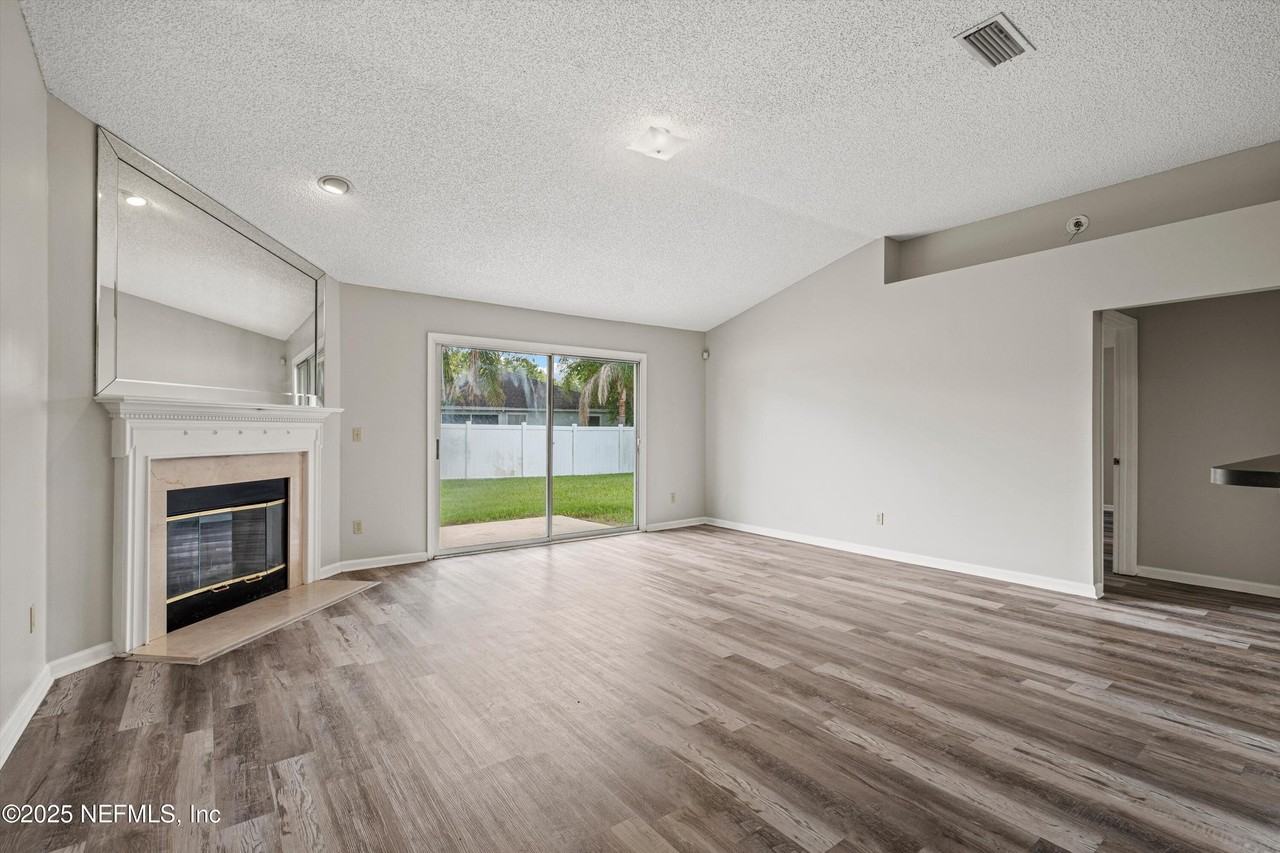 4053 Savannah Glen Blvd - Photo 7 of 30