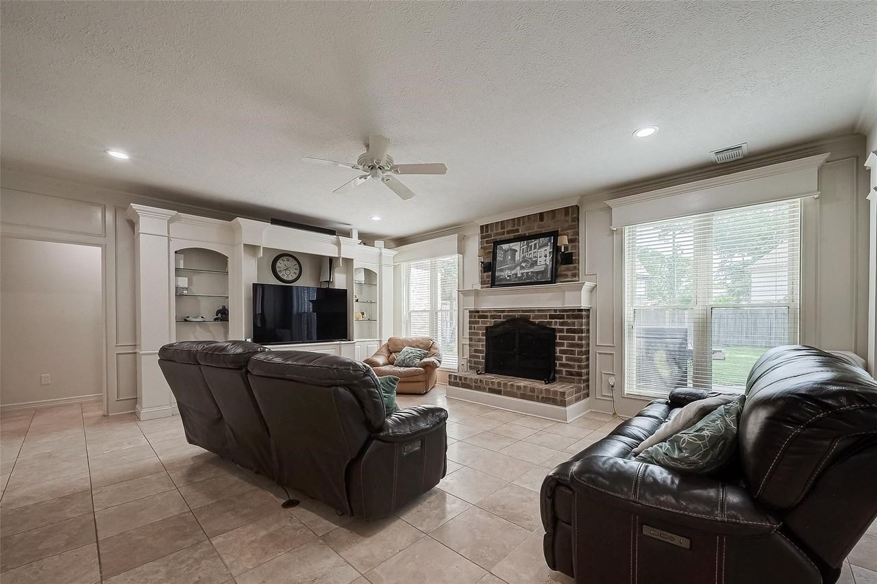 17102 Misty Creek Dr - Photo 4 of 41