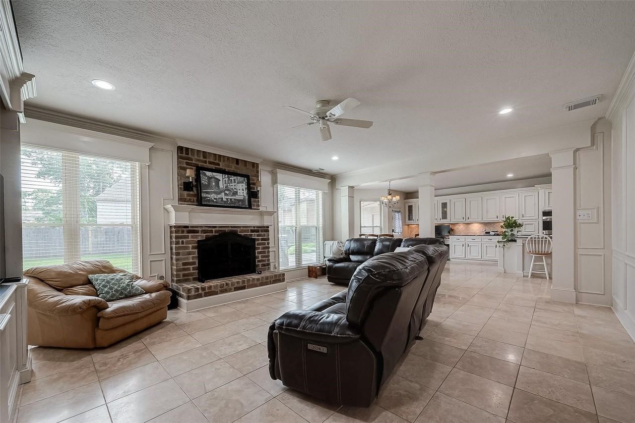 17102 Misty Creek Dr - Photo 5 of 41