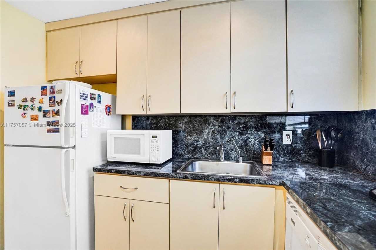 7150 Indian Creek Drive #505 - Photo 4 of 27