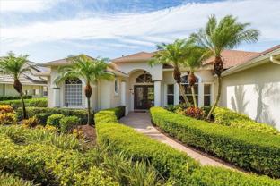 212 Sw Whitewood Dr - Photo 1 of 1