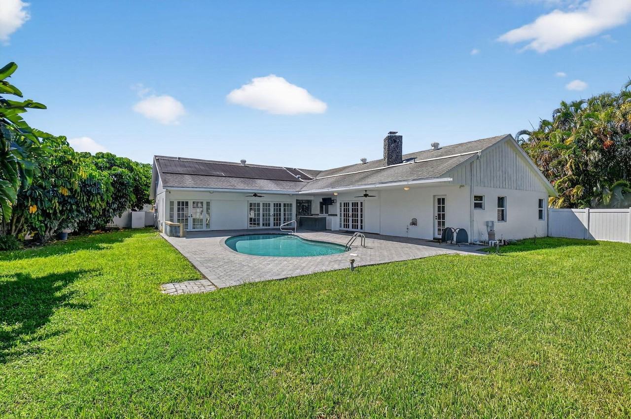 1599 Nw 14th Ave - Photo 4 of 8