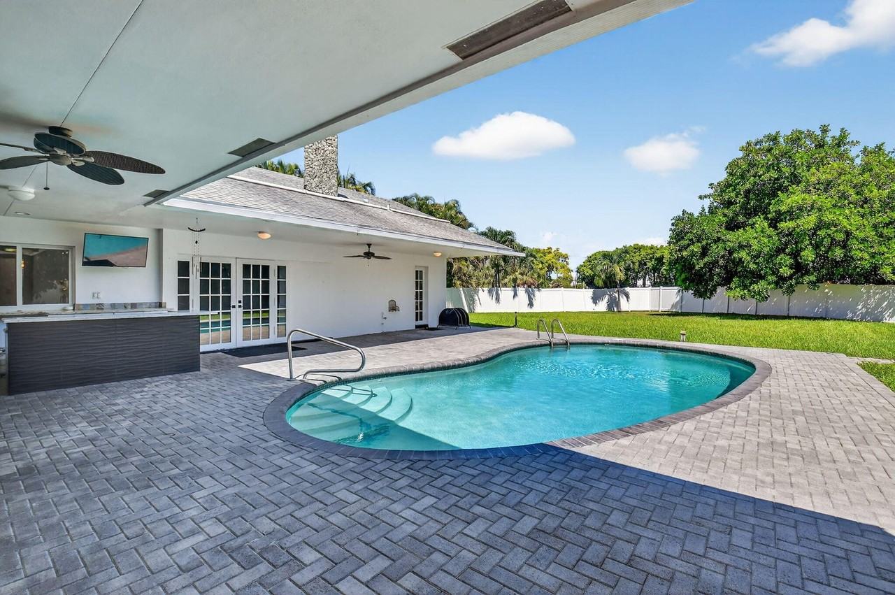 1599 Nw 14th Ave - Photo 5 of 8