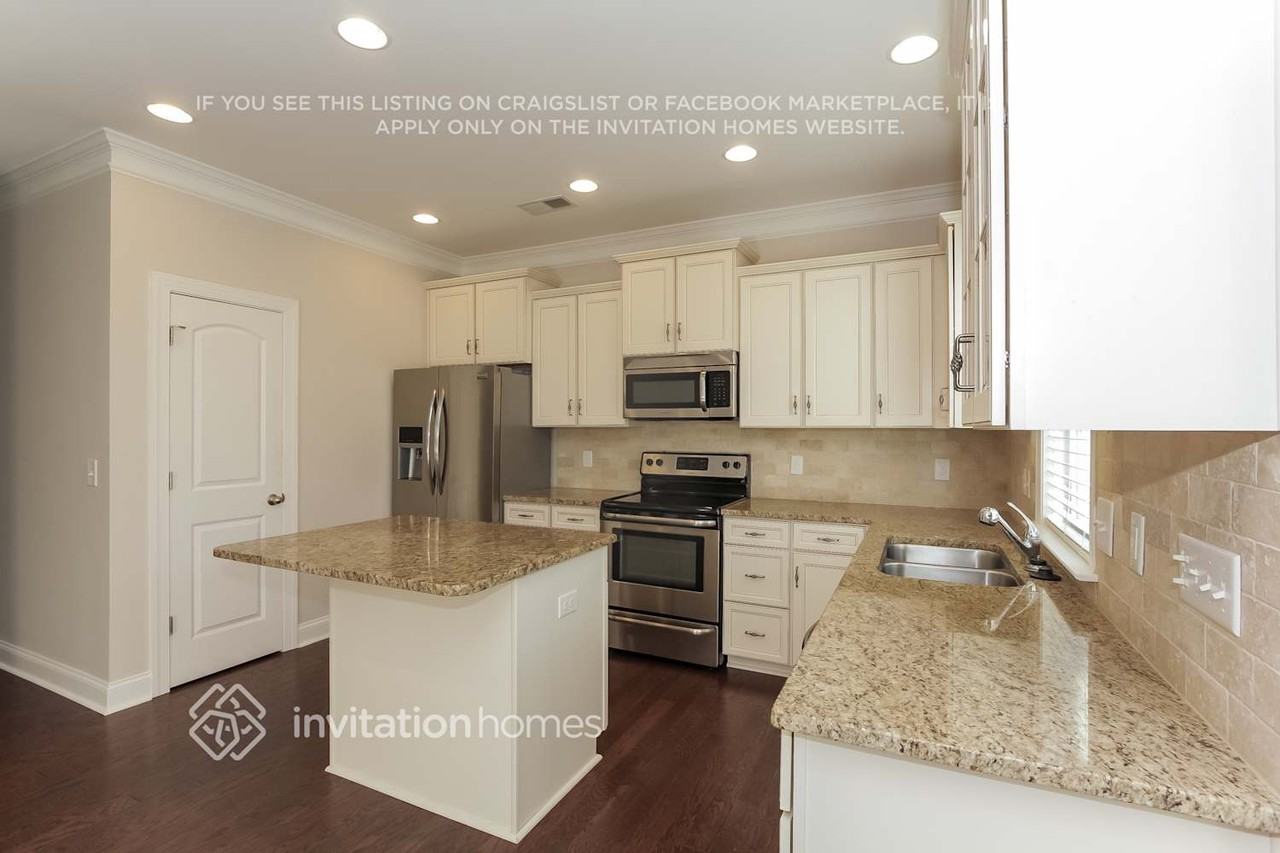 2516 Gallery Dr #16 - Photo 3 of 19