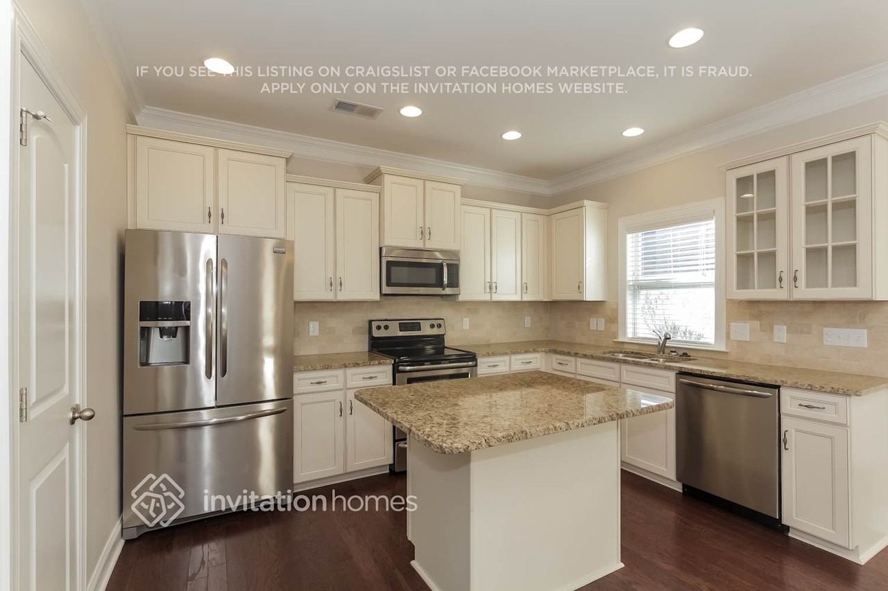 2516 Gallery Dr #16 - Photo 4 of 19