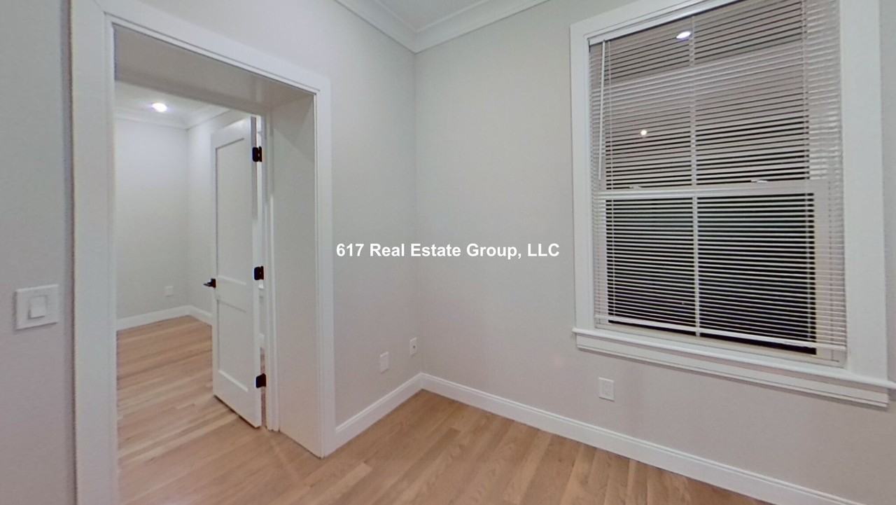 47 Englewood Ave #4 - Photo 5 of 10