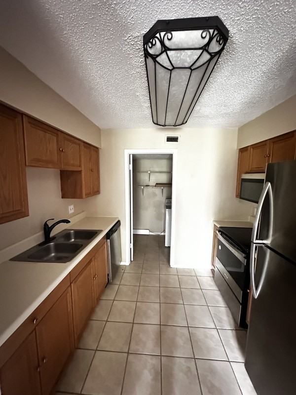 252 Crown Oaks Way - Photo 2 of 9