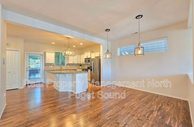 1300 92nd Ave Ne - Photo 5 of 20