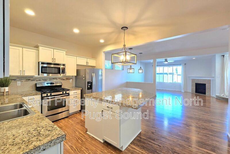 1300 92nd Ave Ne - Photo 3 of 20