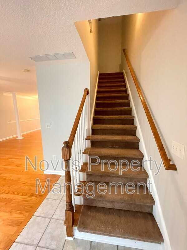 553 Ga Avenue South - Photo 3 of 25