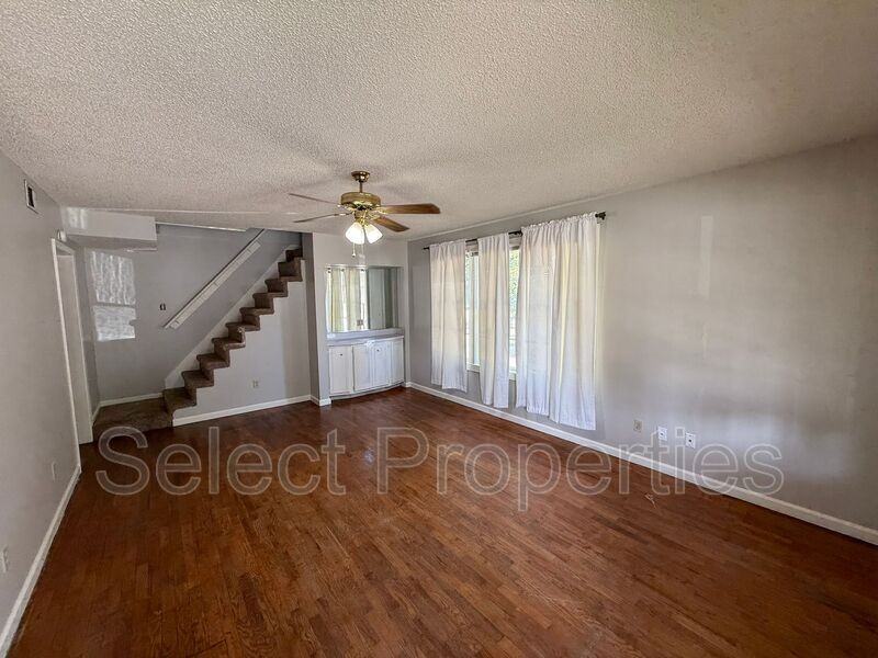 717 Flint St - Photo 2 of 10