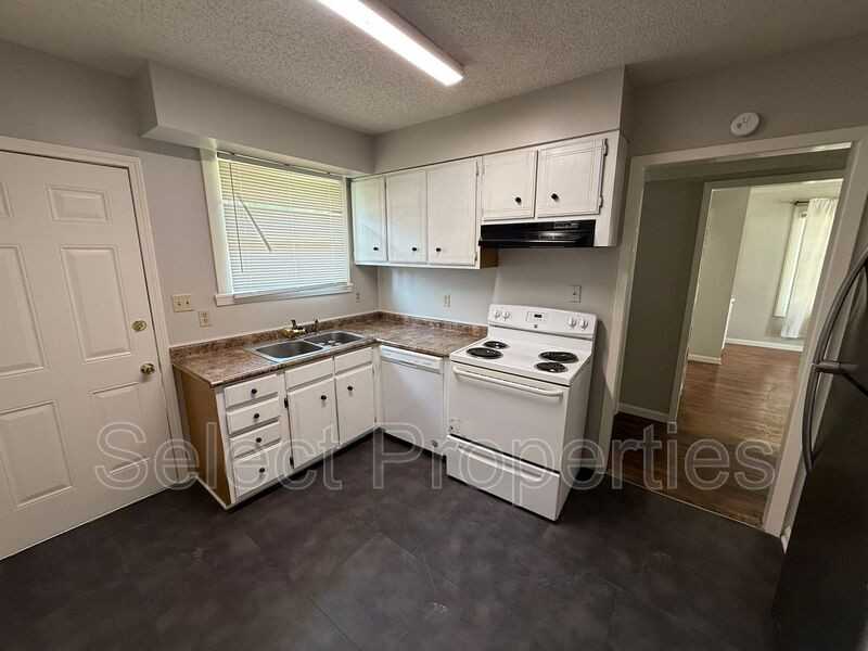 717 Flint St - Photo 4 of 10
