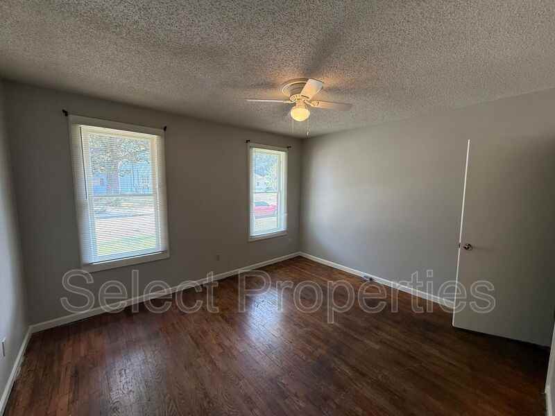 717 Flint St - Photo 5 of 10