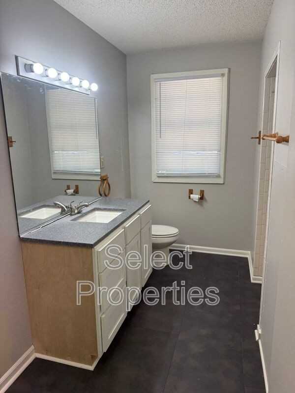 717 Flint St - Photo 6 of 10