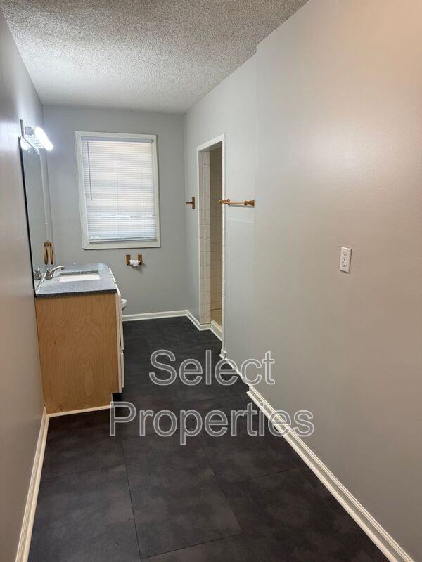 717 Flint St - Photo 7 of 10