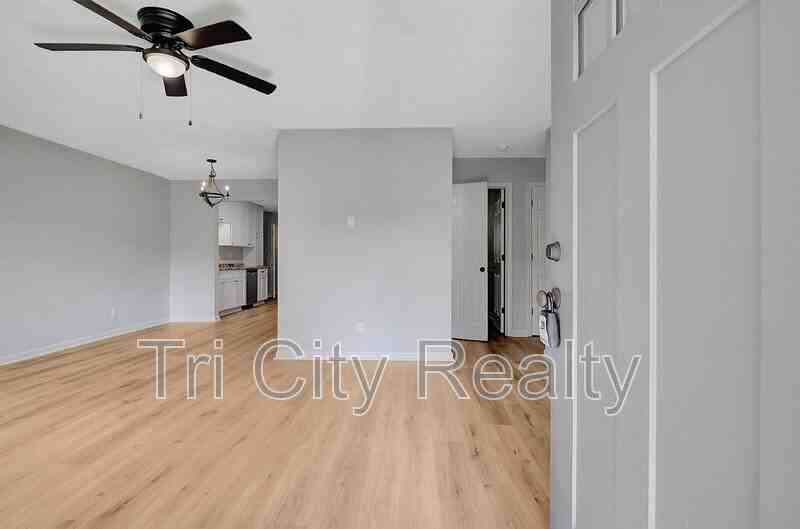 214 Brooks Rd - Photo 3 of 41