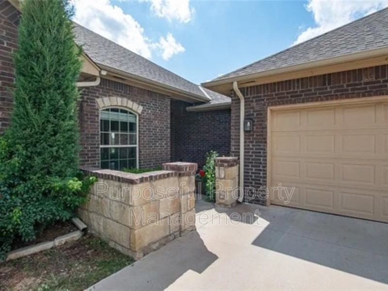 12037 Ashford Dr - Photo 3 of 45