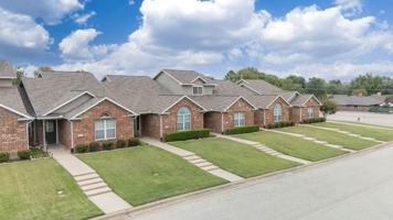 featured image of 512 Oakridge Dr