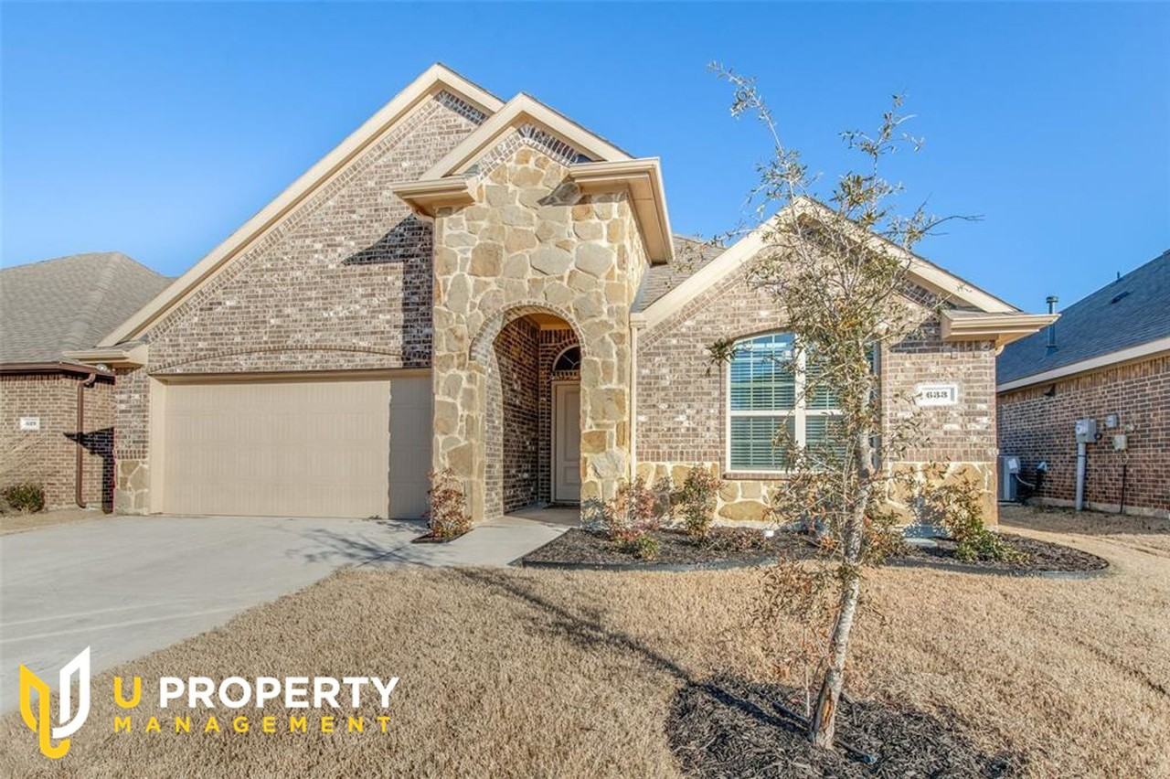 633 Jamestown Ln - Photo 2 of 23