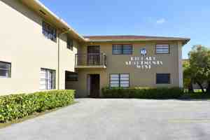 featured image of 1465 W 41st St