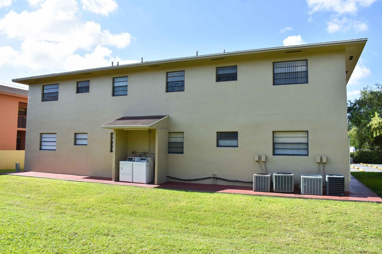 Westland Manor - Photo 6 of 50