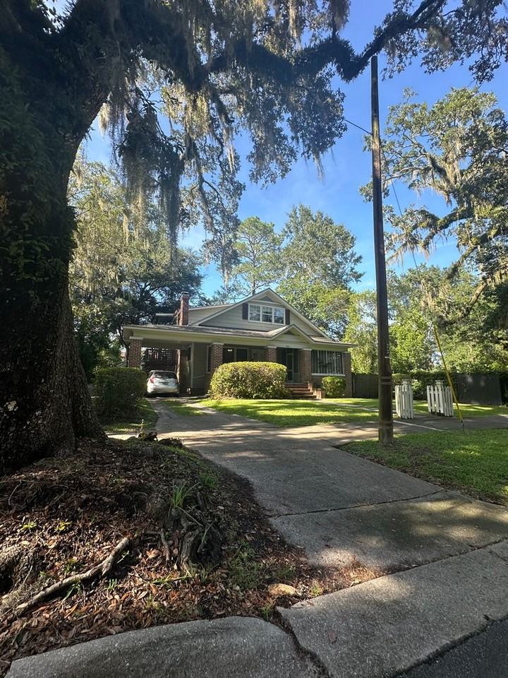 Beautiful downtown quad. 1 and 2 bed units available now. Pets allowed. - Photo 2 of 50