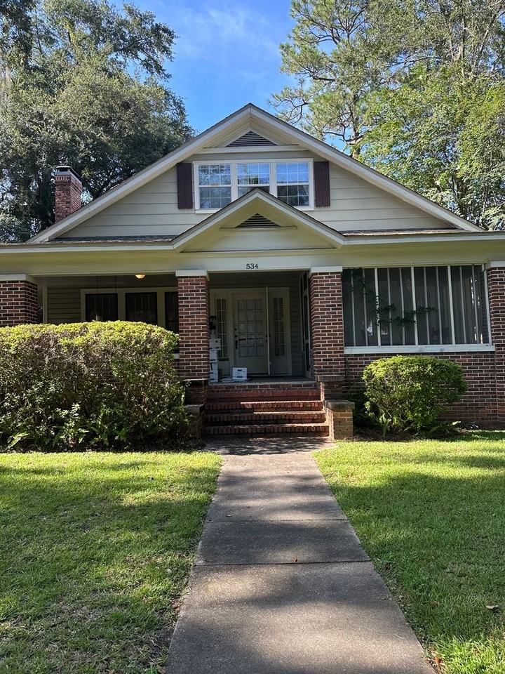 Beautiful downtown quad. 1 and 2 bed units available now. Pets allowed. - Photo 4 of 50