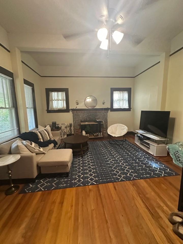 Beautiful downtown quad. 1 and 2 bed units available now. Pets allowed. - Photo 6 of 50