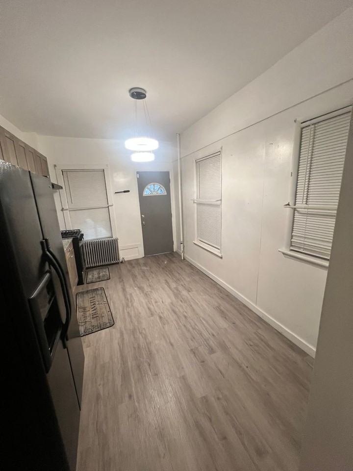 35 General Greene Ave - Photo 4 of 14