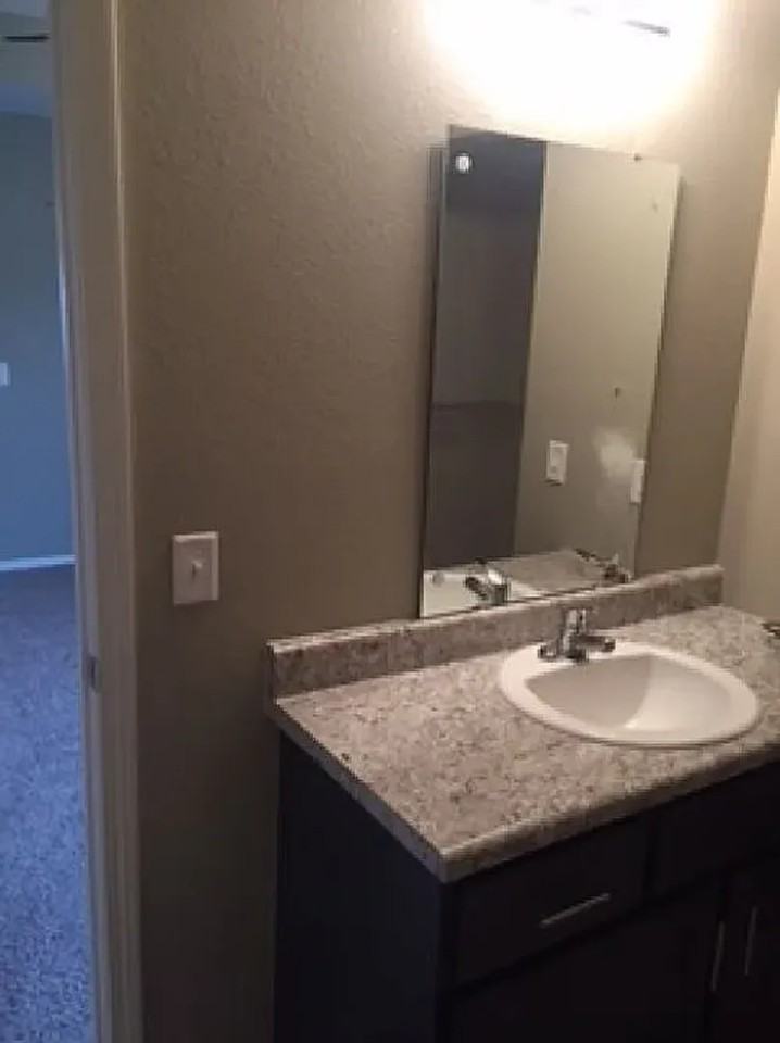 1115 S Tanner Dr - Photo 3 of 11